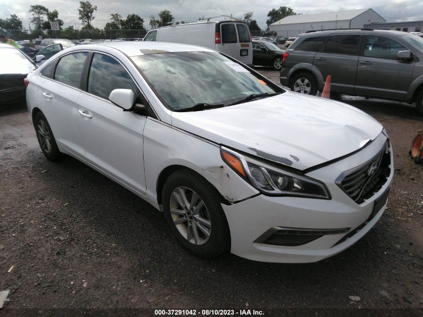 2015 HYUNDAI SONATA 2.4L SE - 5NPE24AF0FH192171