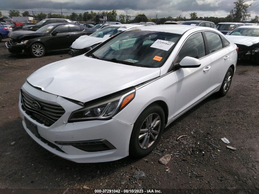 2015 HYUNDAI SONATA 2.4L SE - 5NPE24AF0FH192171