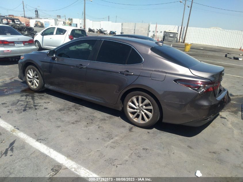 4T1C11AK6MU612889 Toyota Camry LE 3