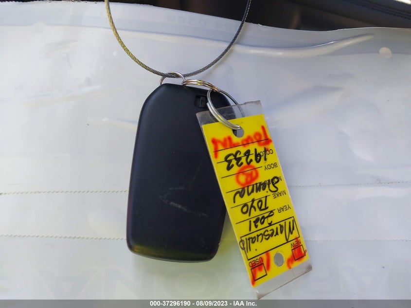 VIN 5TDYRKEC0MS044154 2021 TOYOTA SIENNA XLE