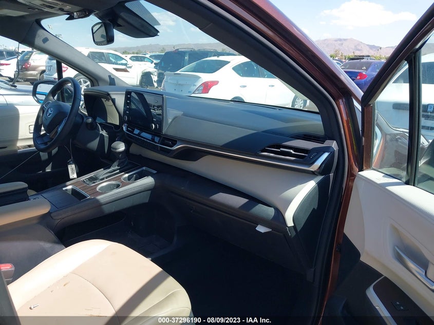 VIN 5TDYRKEC0MS044154 2021 TOYOTA SIENNA XLE