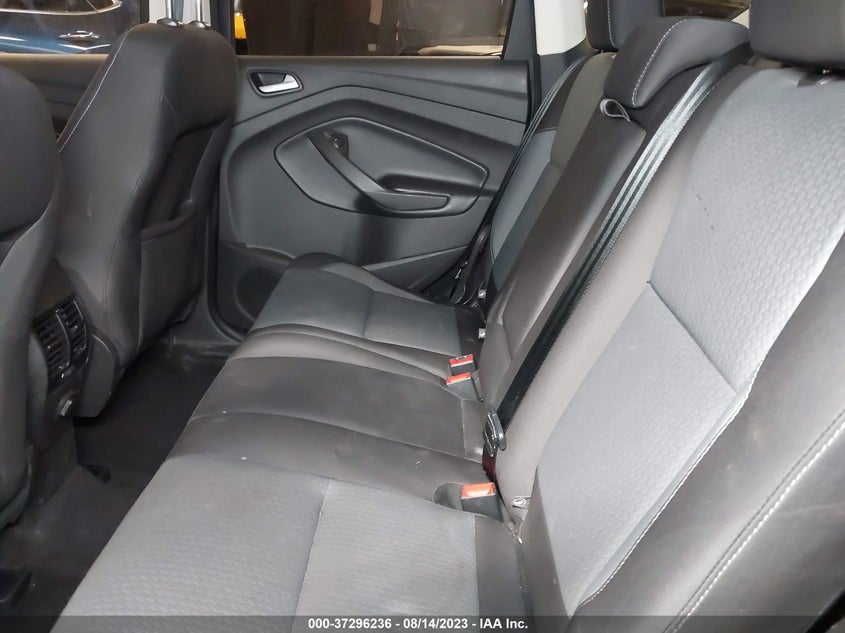 VIN 1FMCU9GD8JUD12183 2018 FORD ESCAPE SE