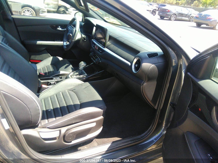VIN 3KPF54AD2PE577781 2023 KIA FORTE GT LINE