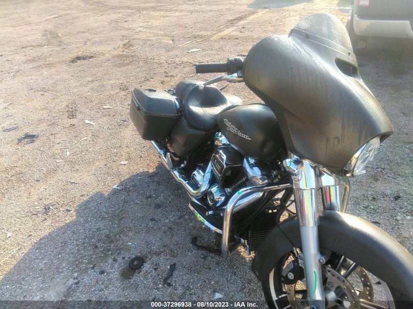 2018 HARLEY-DAVIDSON FLHX STREET GLIDE - 1HD1KBC12JB626832