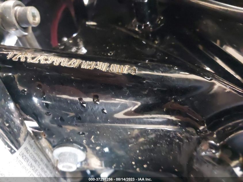 2011 HARLEY-DAVIDSON FLTRU - 1HD1KGM17BB637337