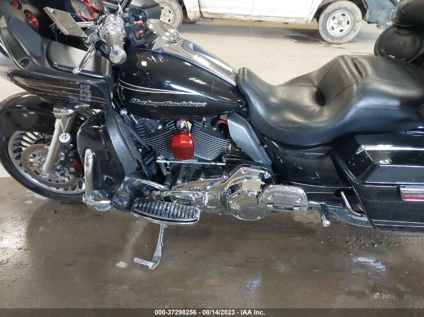 2011 HARLEY-DAVIDSON FLTRU - 1HD1KGM17BB637337
