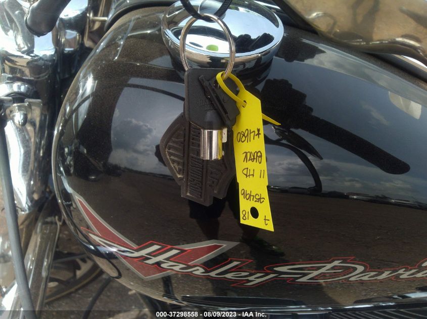 2011 HARLEY-DAVIDSON FLHR - 1HD1FB418BB674680