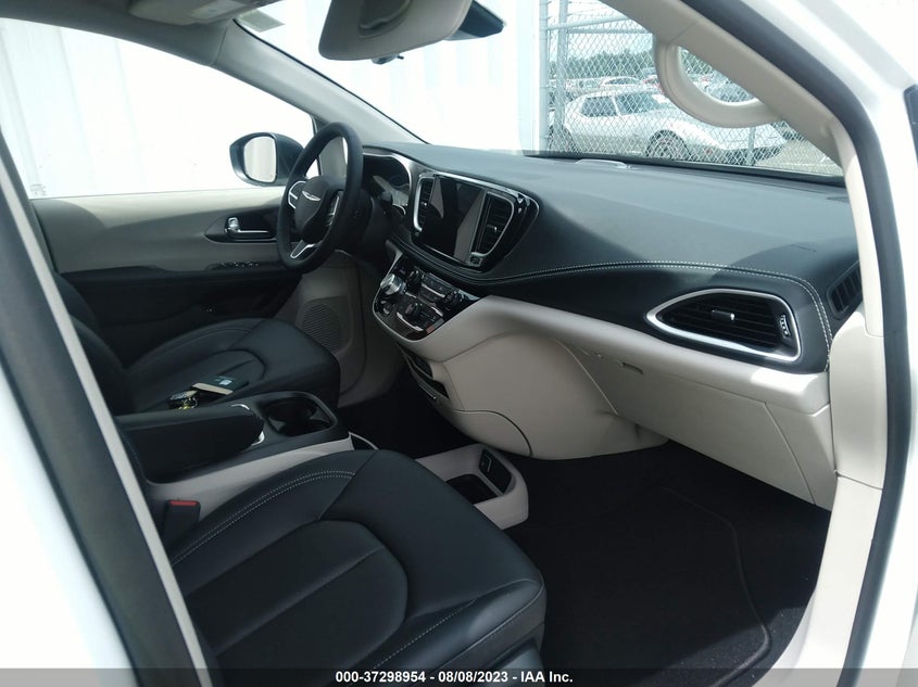 VIN 2C4RC1L78PR604215 2023 CHRYSLER PACIFICA HYBRID TOURING L