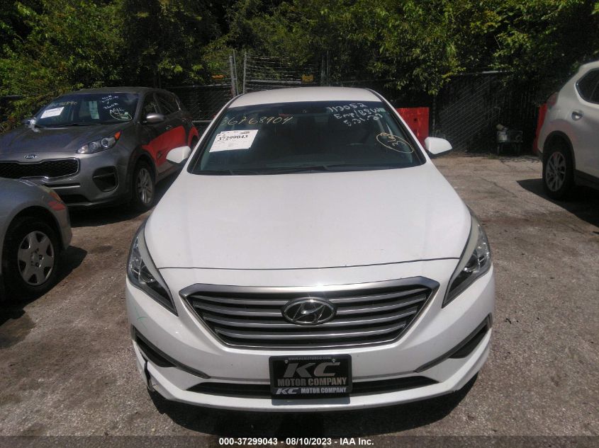 2015 HYUNDAI SONATA 2.4L SE - 5NPE24AF0FH044084