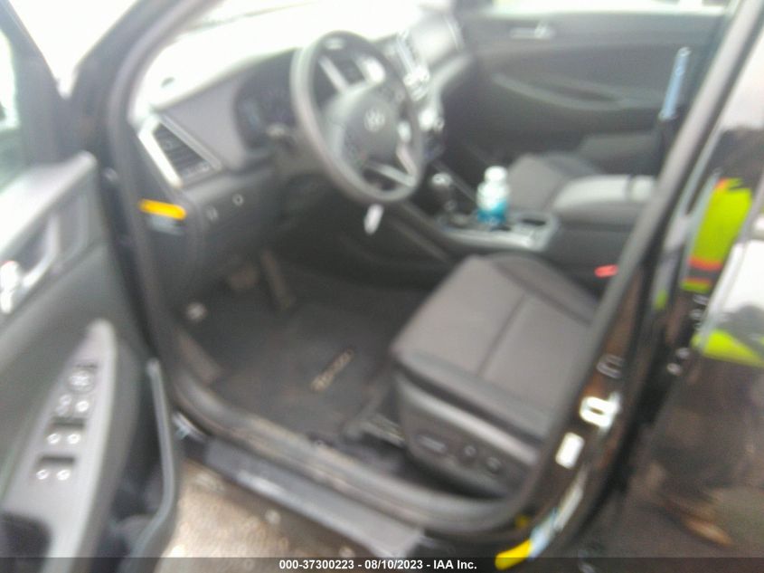 2017 HYUNDAI TUCSON SE - KM8J3CA45HU352893