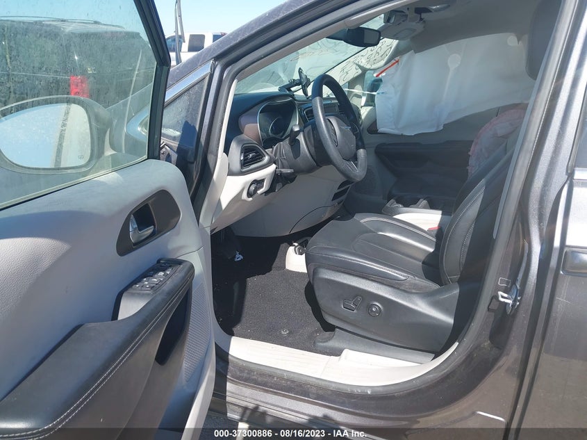 VIN 2C4RC1DG2LR184296 2020 CHRYSLER VOYAGER LXI