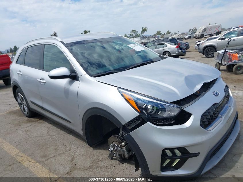 KNDCB3LC8L5369596 Kia Niro LX