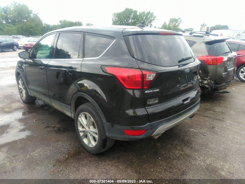 2019 FORD ESCAPE SE - 1FMCU0GD5KUB10009