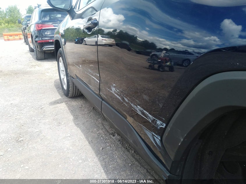 VIN 2T3P1RFV1MW219277 2021 TOYOTA RAV4 XLE