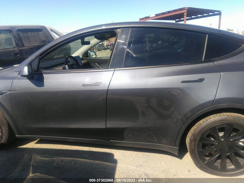 VIN 5YJYGDEE4MF275825 2021 TESLA MODEL Y