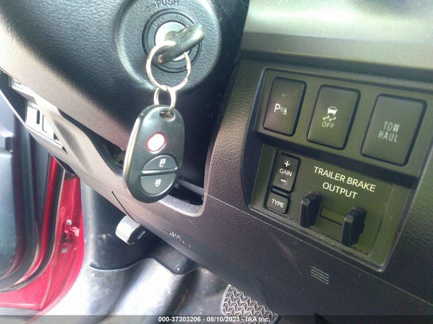 2016 TOYOTA TUNDRA 4WD TRUCK SR5 - 5TFDW5F17GX530688