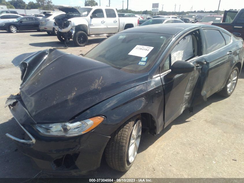 3FA6P0HD5LR227465 Ford Fusion SE 2