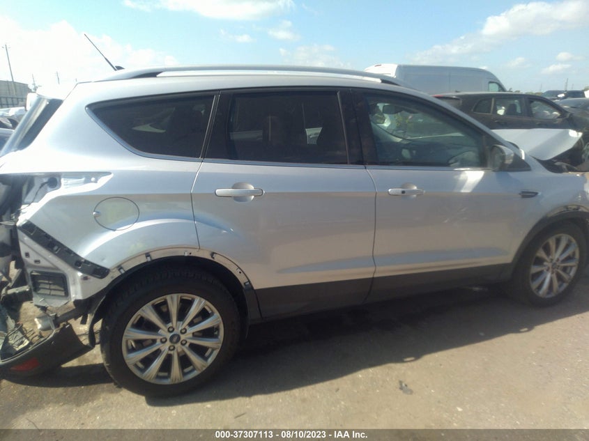 VIN 1FMCU0J93JUD58407 2018 FORD ESCAPE TITANIUM