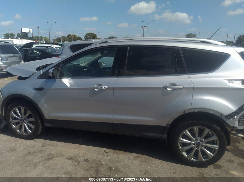 VIN 1FMCU0J93JUD58407 2018 FORD ESCAPE TITANIUM