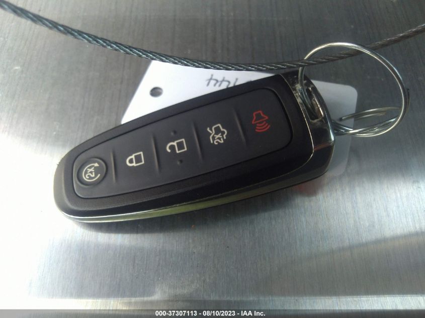 VIN 1FMCU0J93JUD58407 2018 FORD ESCAPE TITANIUM