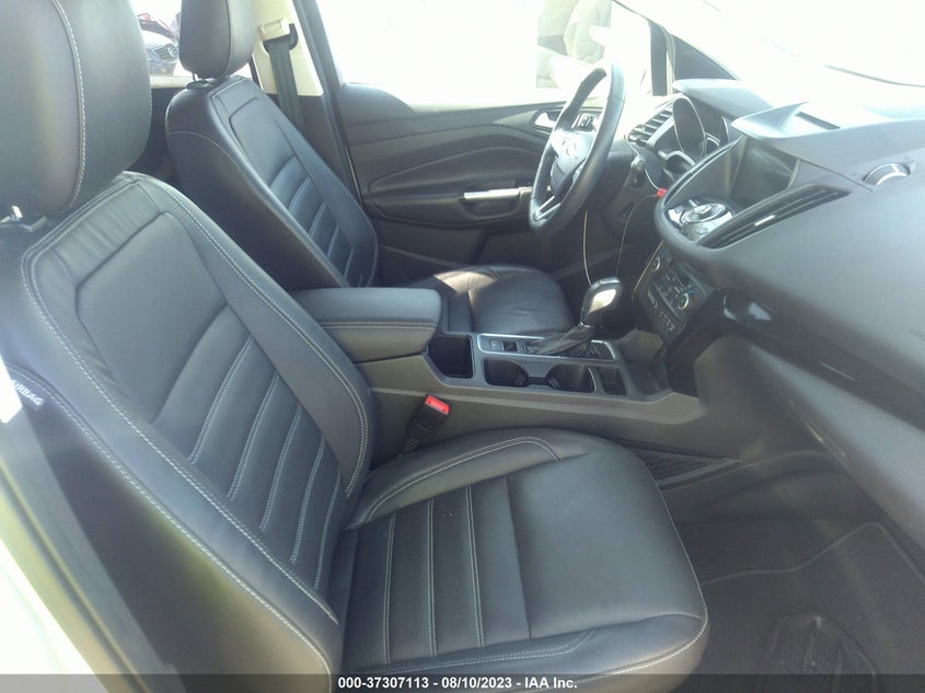 VIN 1FMCU0J93JUD58407 2018 FORD ESCAPE TITANIUM