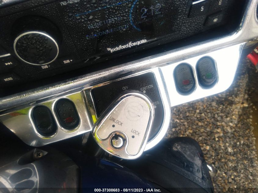 2010 HARLEY-DAVIDSON FLHTK 1HD1KEM19AB613138