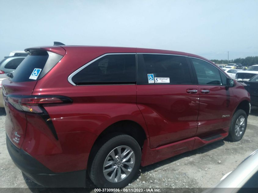 2022 TOYOTA SIENNA XLE - 5TDYRKEC9NS082239