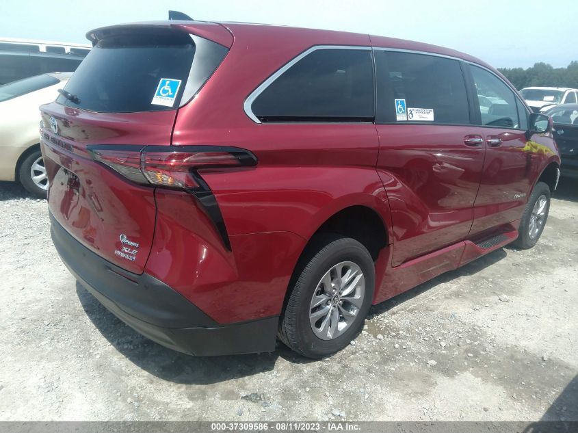 2022 TOYOTA SIENNA XLE - 5TDYRKEC9NS082239