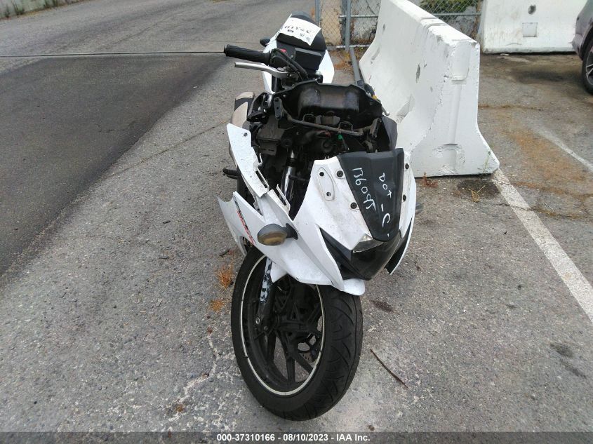 2018 SUZUKI GSX250R LC6DN11A5J1102014
