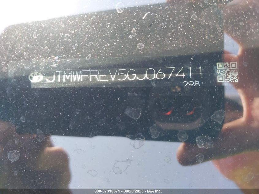 2016 TOYOTA RAV4 XLE - JTMWFREV5GJ067411
