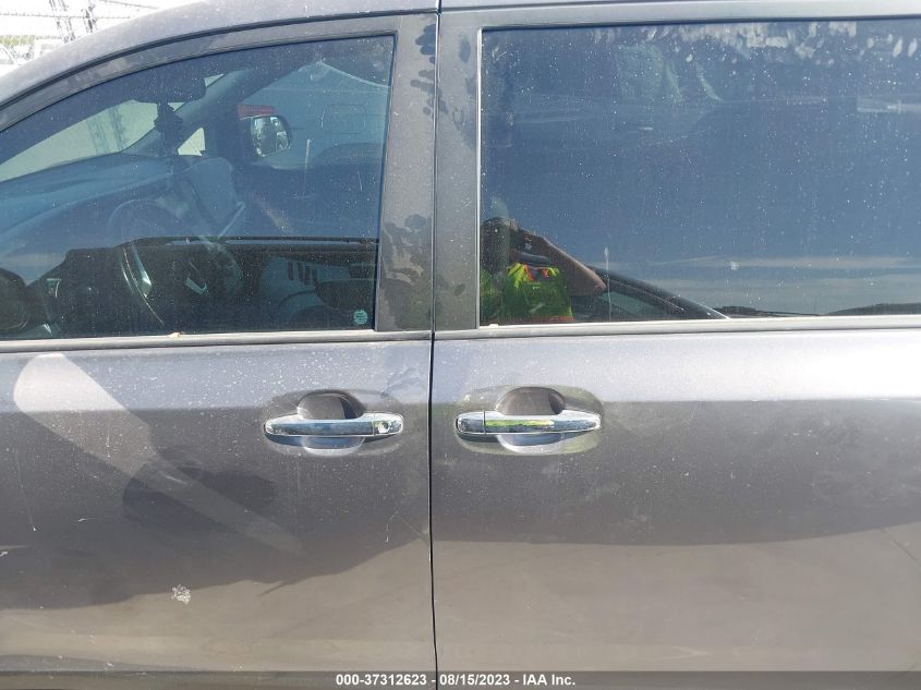 2017 TOYOTA SIENNA L 00000000000776965