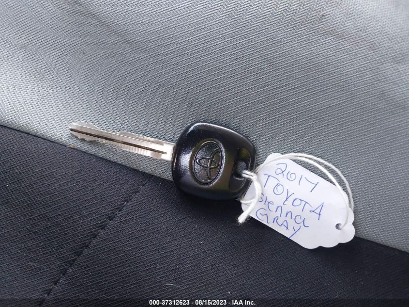 2017 TOYOTA SIENNA L 00000000000776965