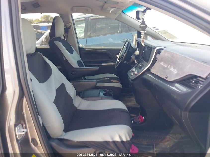 2017 TOYOTA SIENNA L 00000000000776965