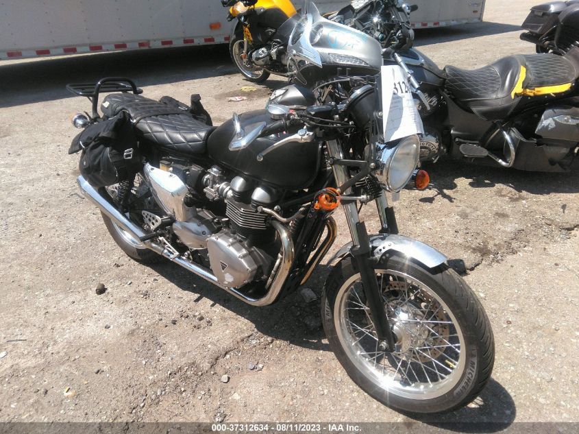 2010 TRIUMPH MOTORCYCLE THRUXTON 900 - SMT920K18AT420470