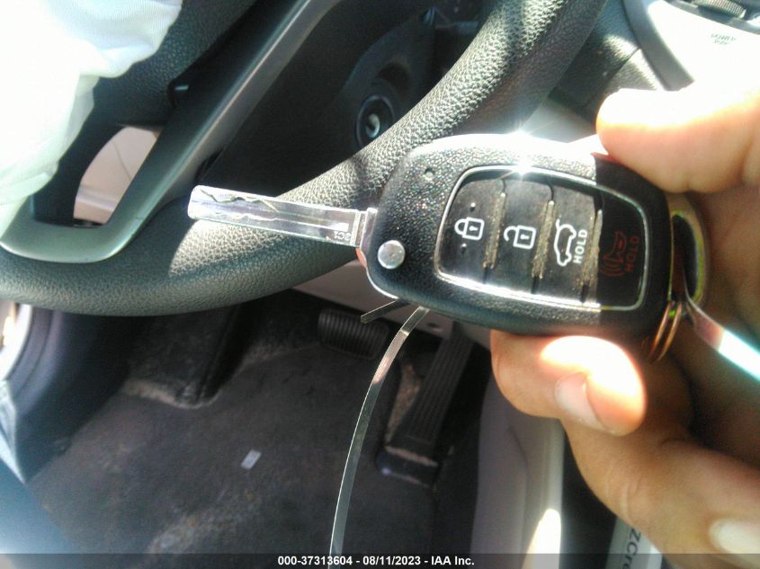 2017 HYUNDAI TUCSON LIMITED/SPORT AND ECO/SE - KM8J33A45HU263454