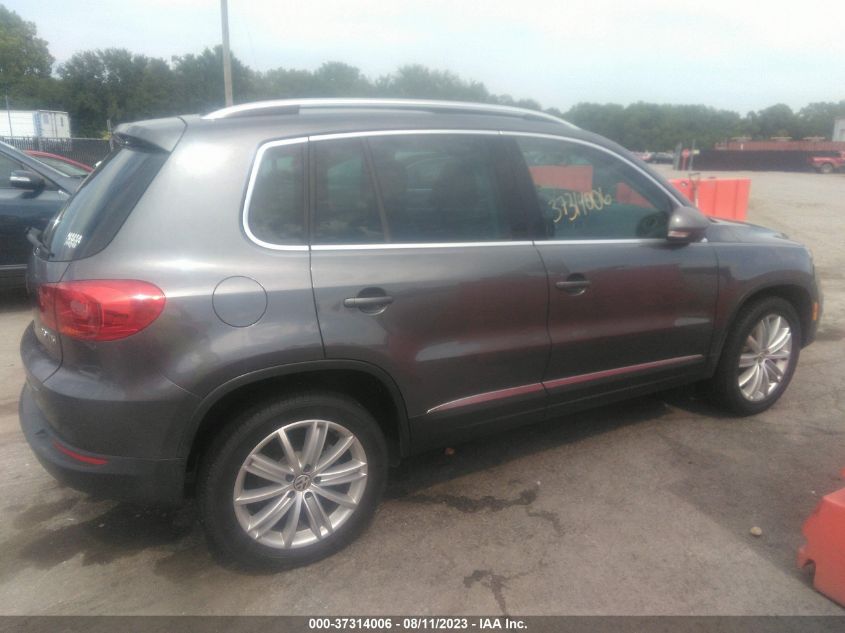 2013 VOLKSWAGEN TIGUAN SE W/SUNROOF & NAV - WVGAV3AX0DW611406