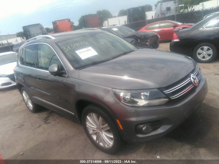 2013 VOLKSWAGEN TIGUAN SE W/SUNROOF & NAV - WVGAV3AX0DW611406