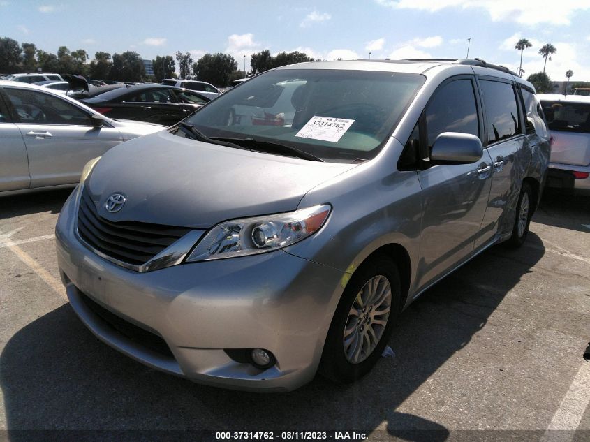 5TDYK3DC6BS064126 2011 TOYOTA SIENNA - Image 2