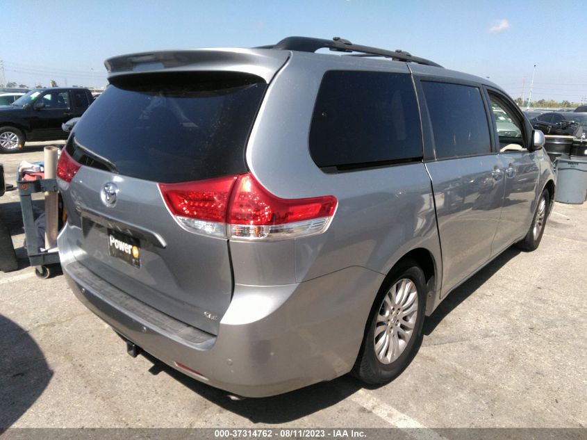 5TDYK3DC6BS064126 2011 TOYOTA SIENNA, photo no. 4