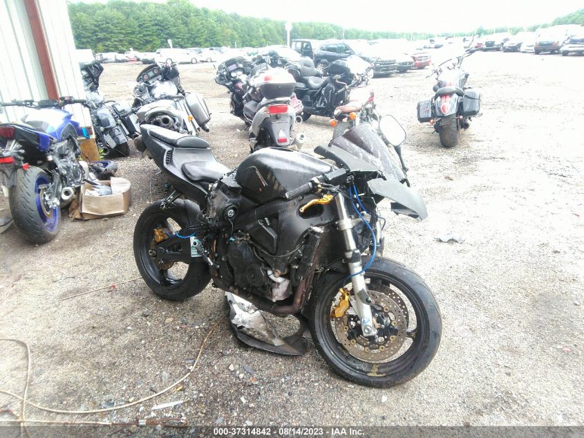 2004 HONDA CBR600 RR - JH2PC37074M105332