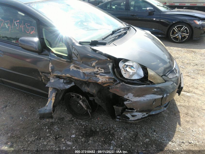 2013 HONDA FIT - JHMGE8H37DC013313