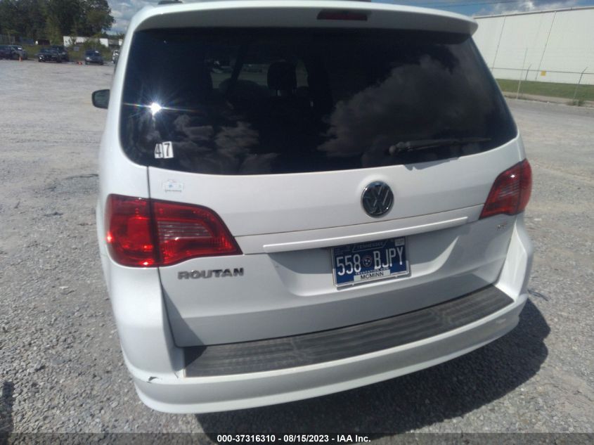 2014 VOLKSWAGEN ROUTAN SE W/RSE & NAVIGATION 2C4RVABG8ER134356