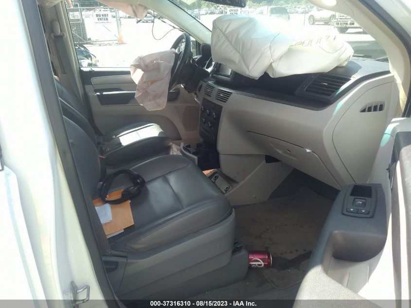 2014 VOLKSWAGEN ROUTAN SE W/RSE & NAVIGATION 2C4RVABG8ER134356