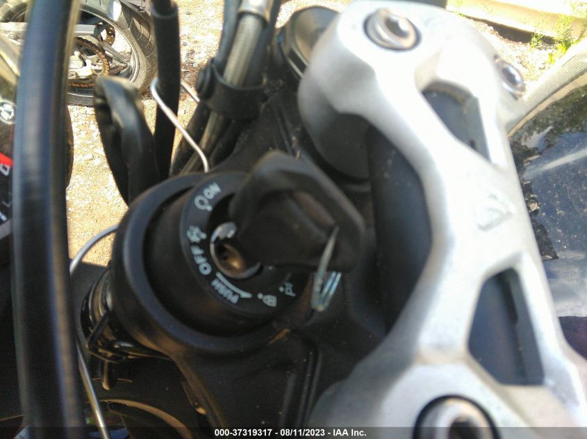 2022 TRIUMPH MOTORCYCLE STREET TRIPLE R SMTA534D8NTAW2521