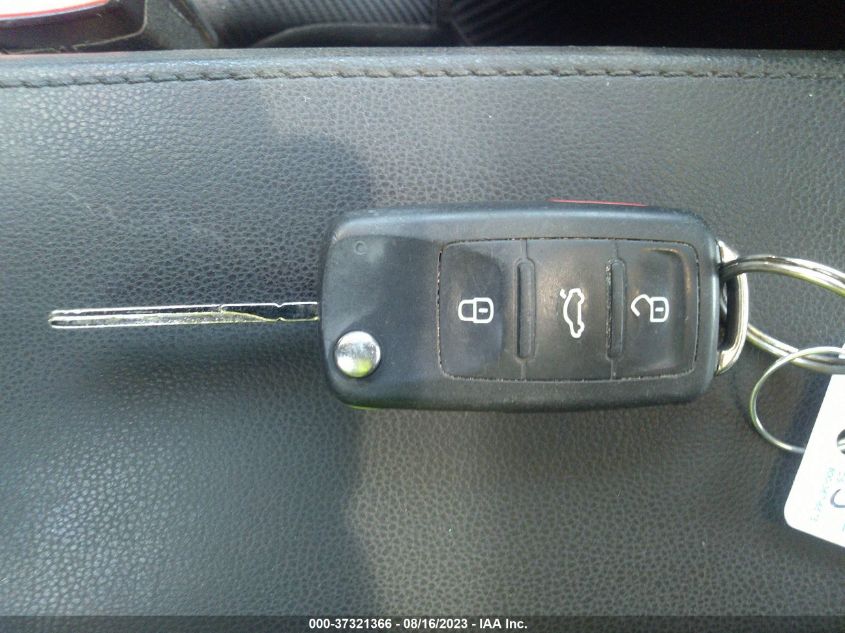 2014 VOLKSWAGEN BEETLE COUPE 2.0L TDI W/SUN/SOUND/NAV - 3VWJL7AT8EM658700