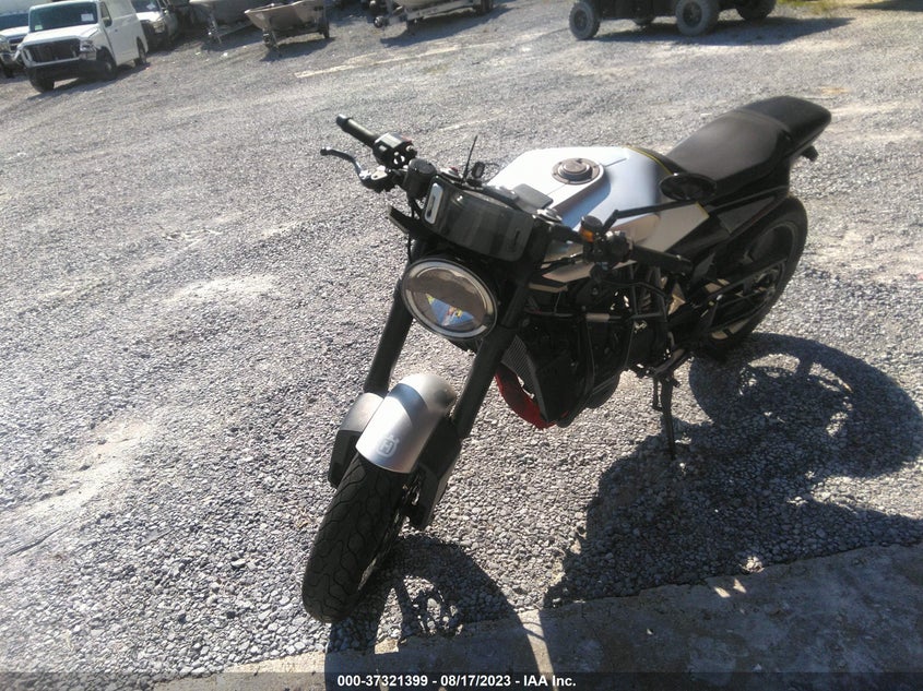 VIN VBKUPV40XJM725408 2018 HUSQVARNA VITPILEN 701