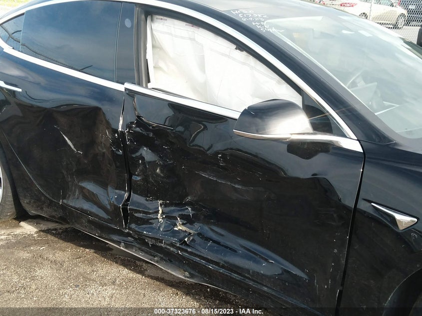 VIN 5YJ3E1EB1KF476969 2019 TESLA MODEL 3