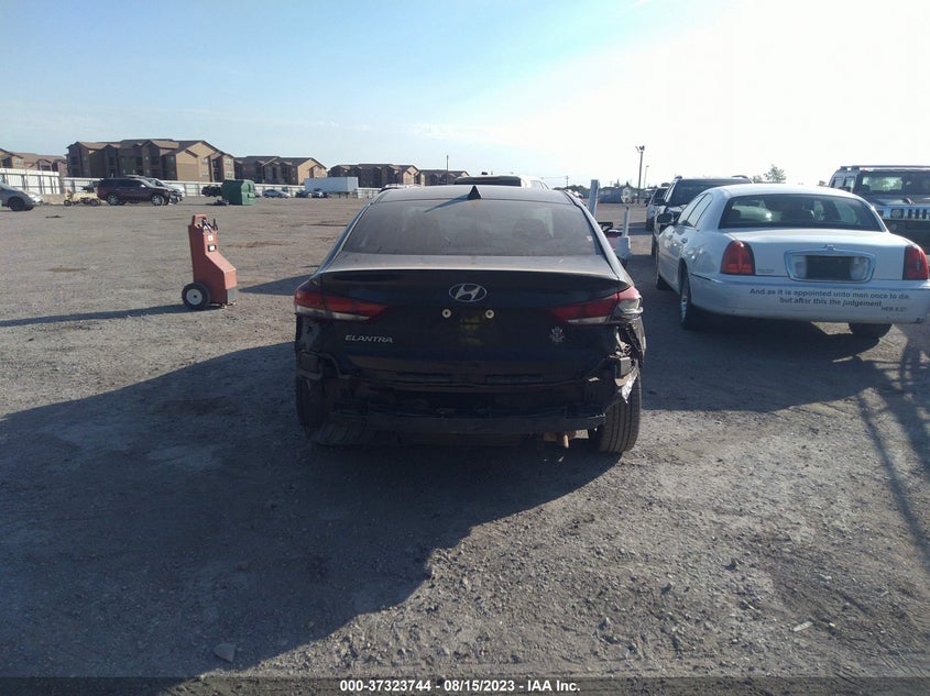 VIN KMHD84LF4JU591621 2018 HYUNDAI ELANTRA SEL
