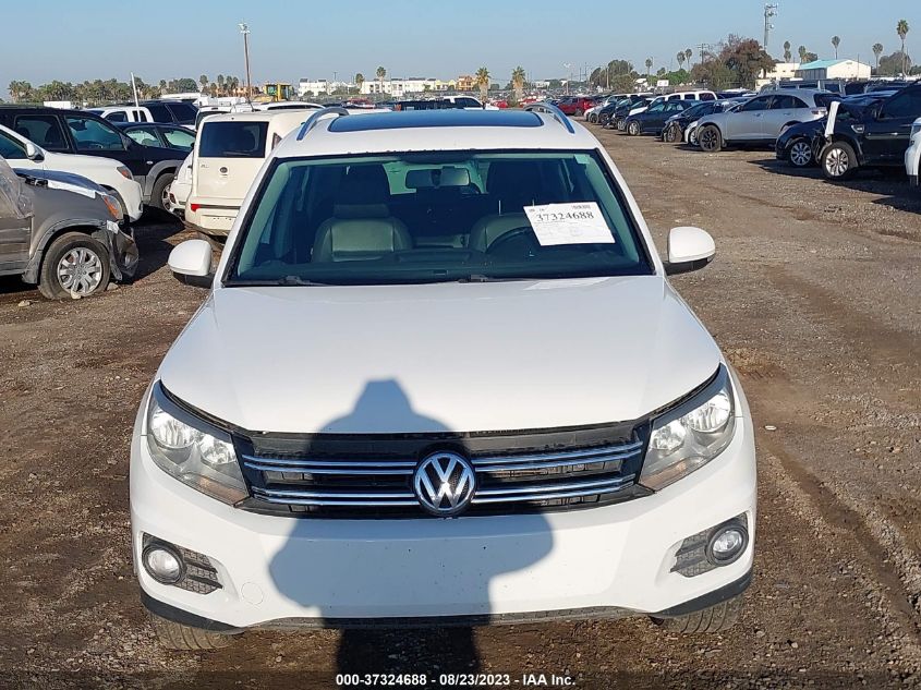 2013 VOLKSWAGEN TIGUAN SE W/SUNROOF & NAV - WVGBV7AX3DW542657