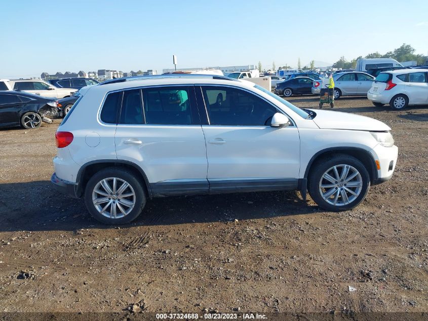 2013 VOLKSWAGEN TIGUAN SE W/SUNROOF & NAV - WVGBV7AX3DW542657